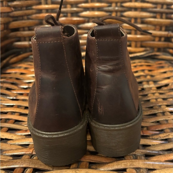 G.H. Bass & Co. Women's Brown Lace Up Boots . Never worn ! - Picture 2 of 15